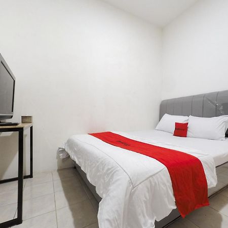 Reddoorz At Flamboyan Harapan Indah Hotel Bekasi Luaran gambar