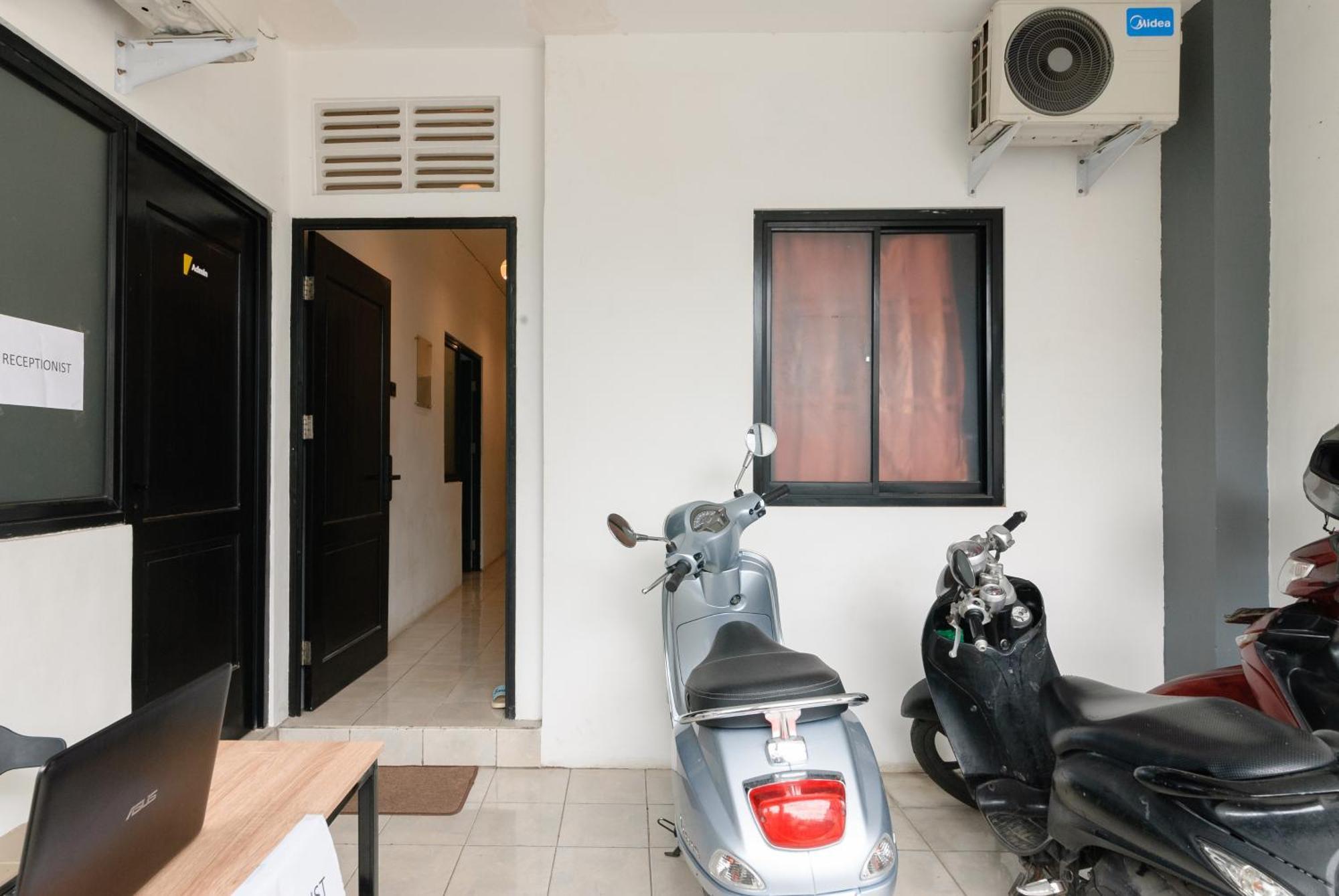 Reddoorz At Flamboyan Harapan Indah Hotel Bekasi Luaran gambar
