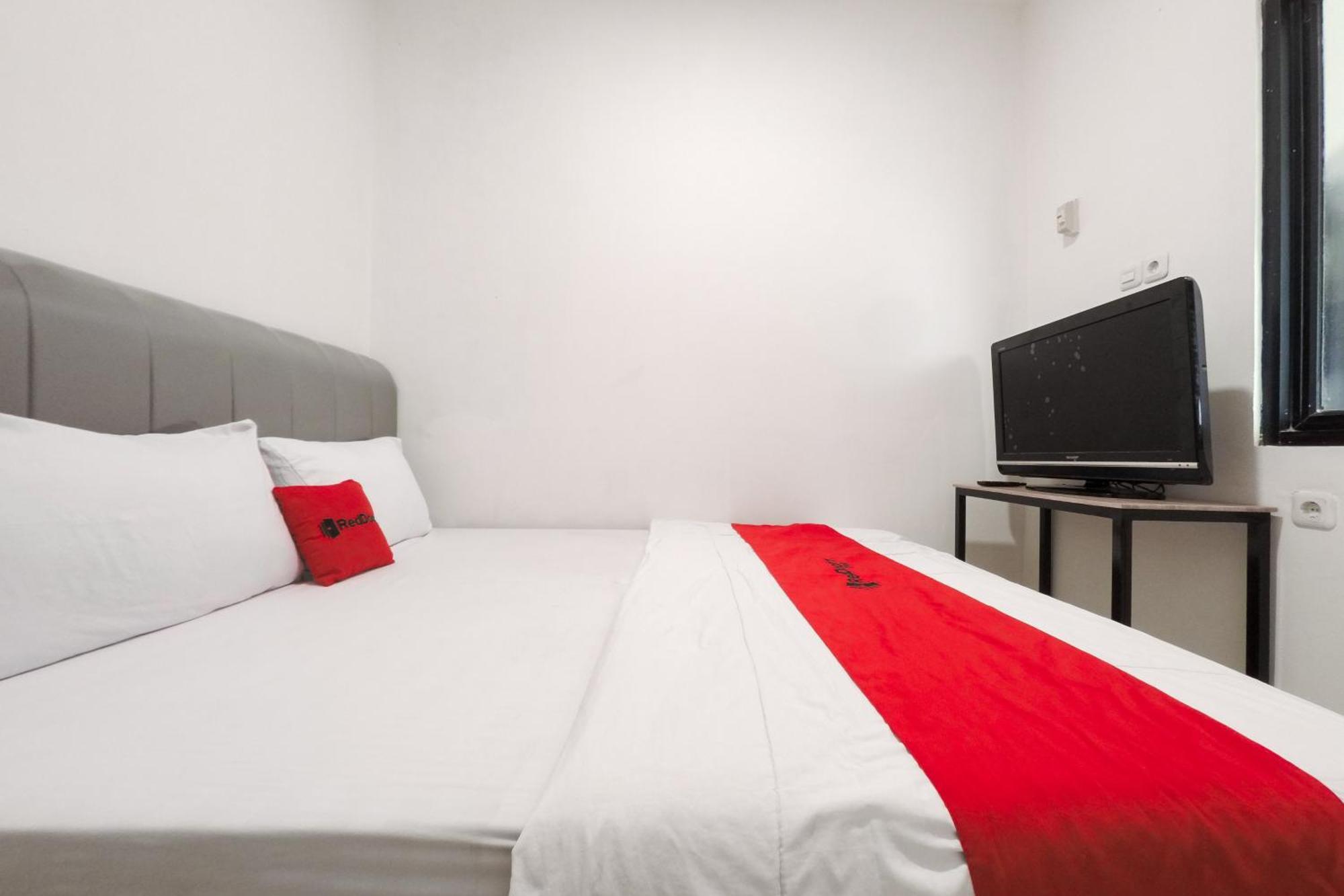 Reddoorz At Flamboyan Harapan Indah Hotel Bekasi Luaran gambar