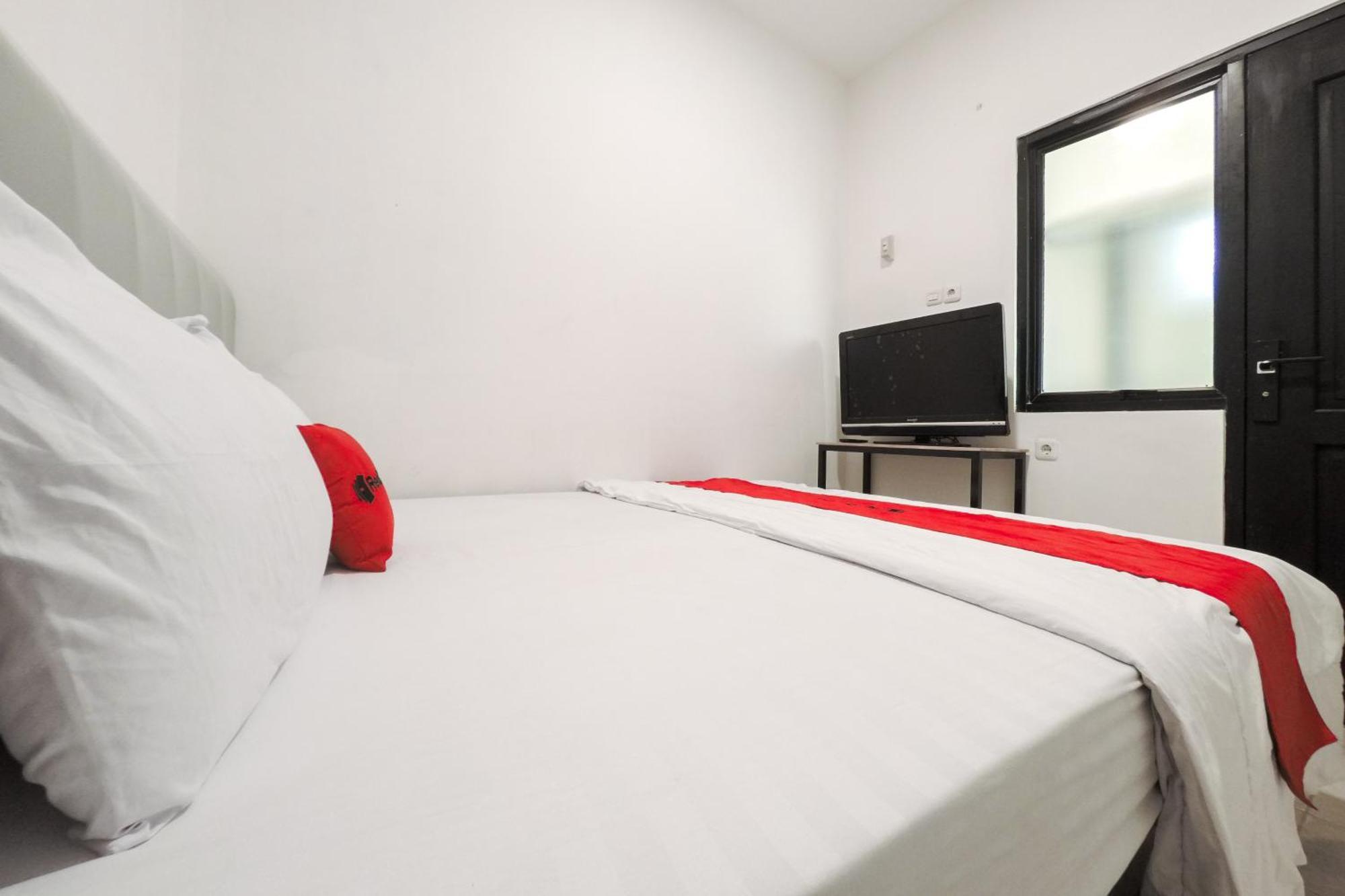 Reddoorz At Flamboyan Harapan Indah Hotel Bekasi Luaran gambar