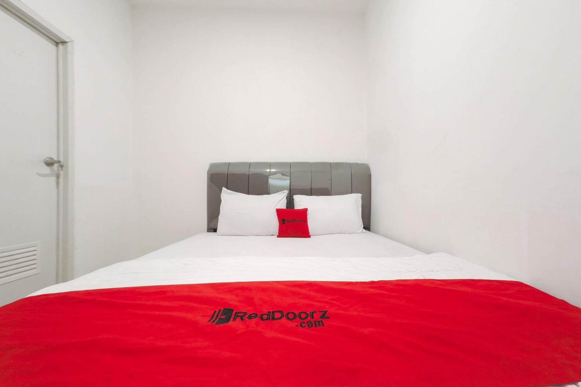 Reddoorz At Flamboyan Harapan Indah Hotel Bekasi Luaran gambar