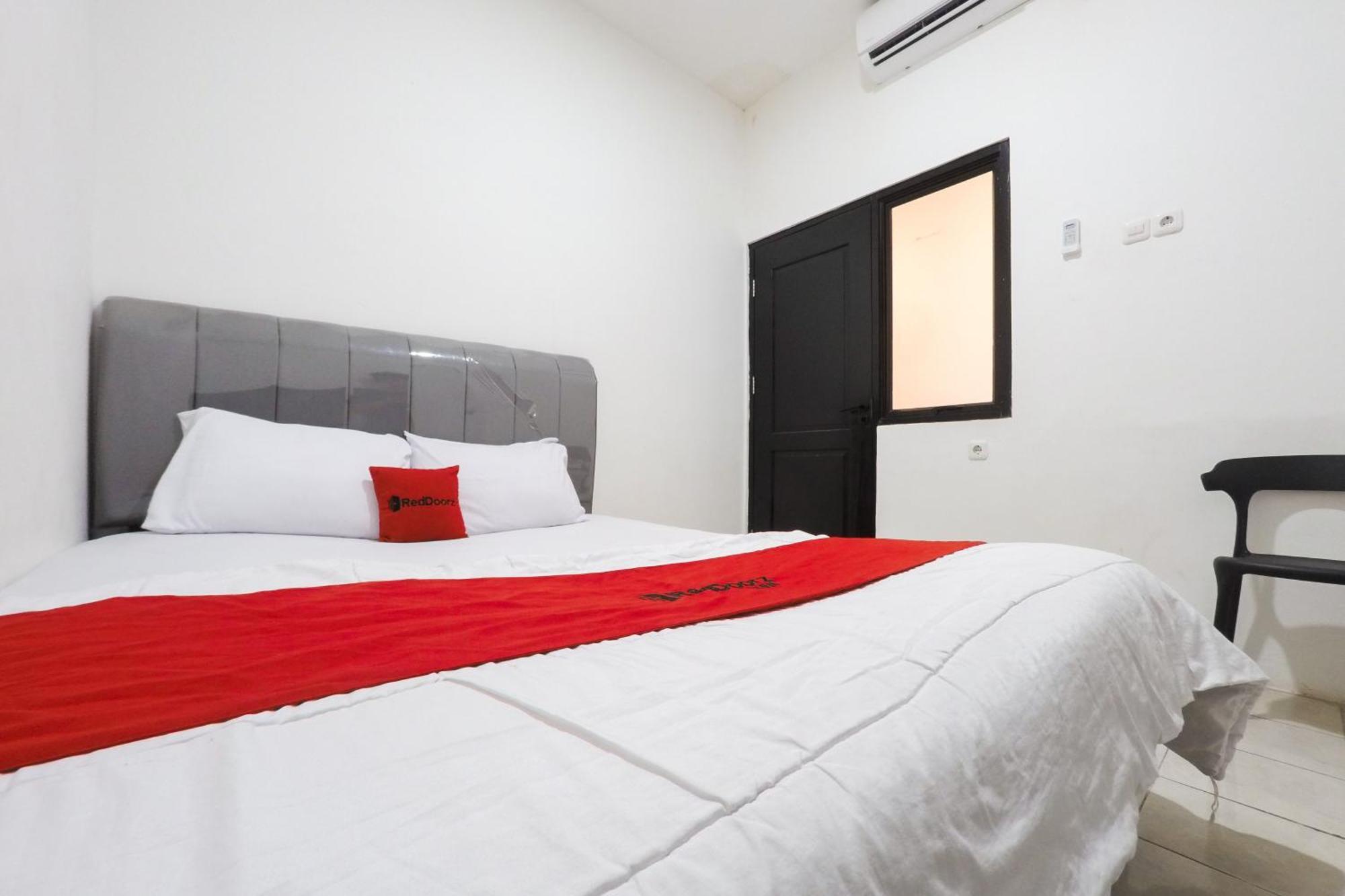 Reddoorz At Flamboyan Harapan Indah Hotel Bekasi Luaran gambar