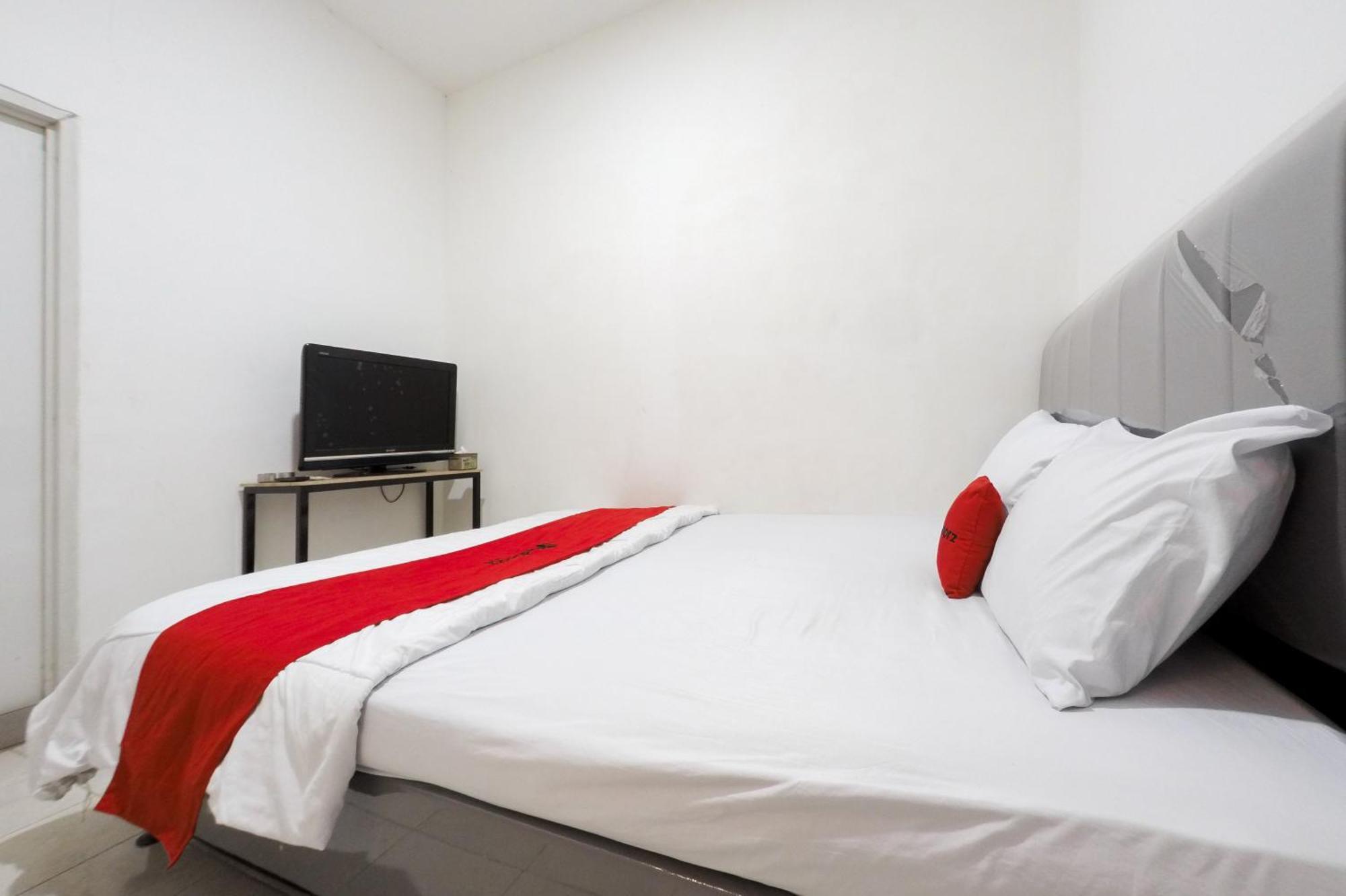 Reddoorz At Flamboyan Harapan Indah Hotel Bekasi Luaran gambar