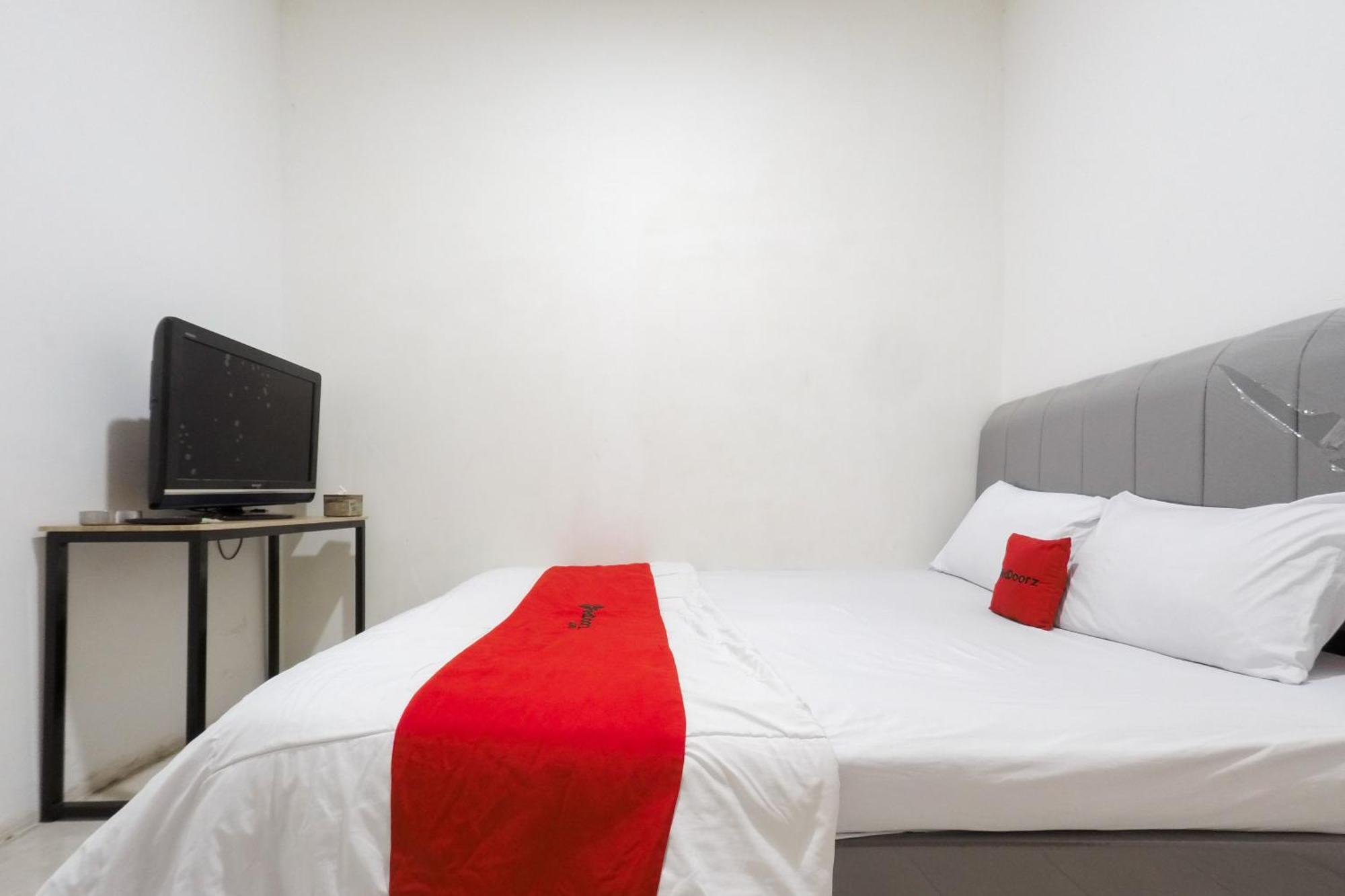 Reddoorz At Flamboyan Harapan Indah Hotel Bekasi Luaran gambar