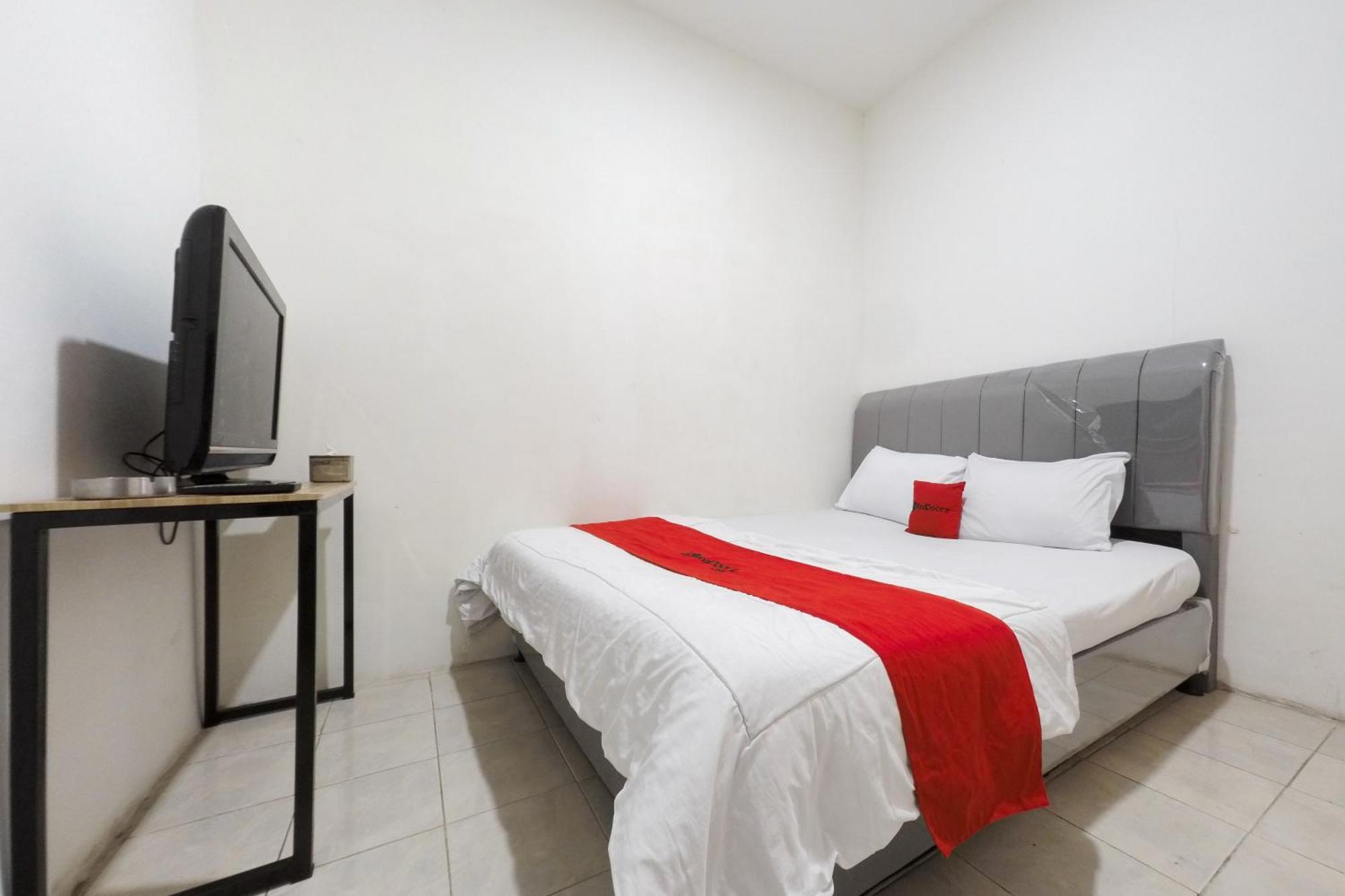 Reddoorz At Flamboyan Harapan Indah Hotel Bekasi Luaran gambar
